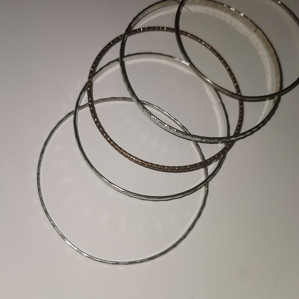 Set of random bangles